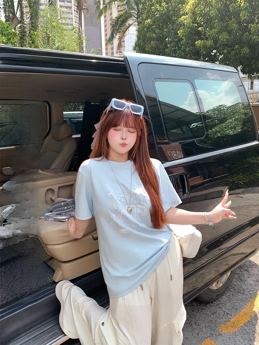 

Женская трикотажная футболка свободного кроя с коротким рукавом, 69% хлопок, с объемным принтом, удобный повседневный топ для лета