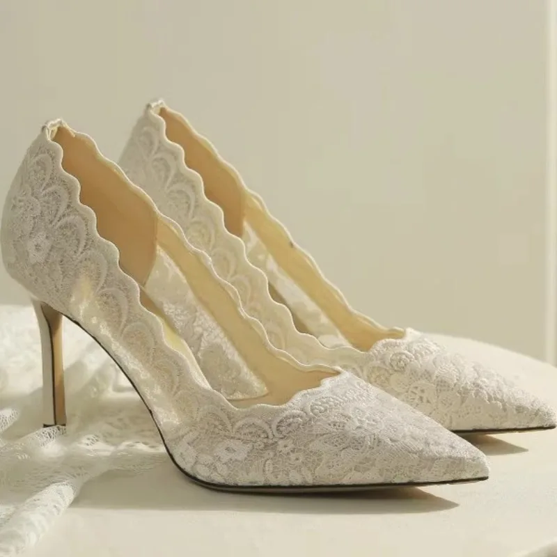 

Модные сетчатые слипоны с вышивкой, кроссовки на тонком каблуке, дышащие нескользящие туфли на каблуке с острым носком и неглубоким носком