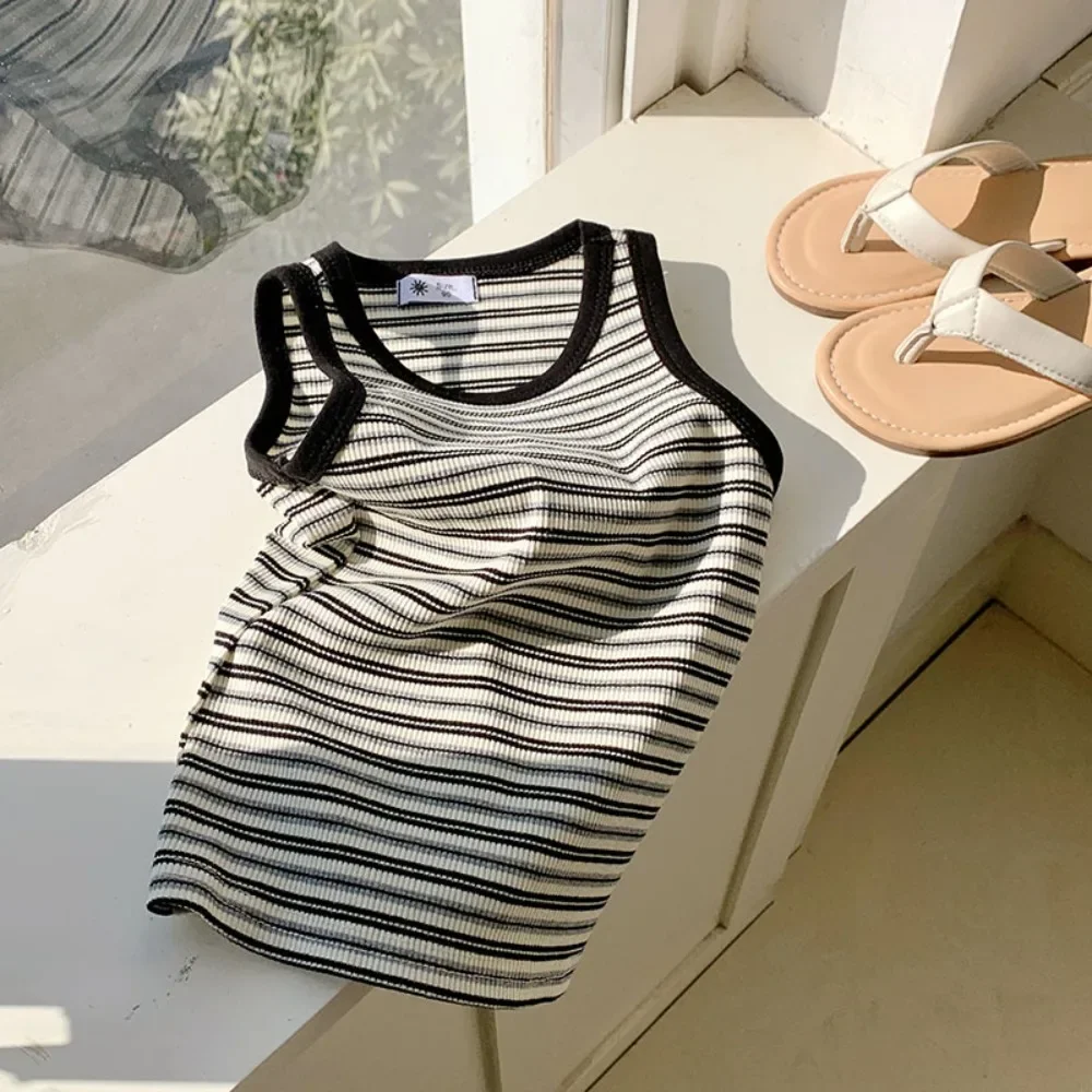 

2025 Summer Vintage Striped Camisole Vest for Girls with A Base Layer and Slim Fit Worn As A Round Neck Sleeveless Casual Outfit