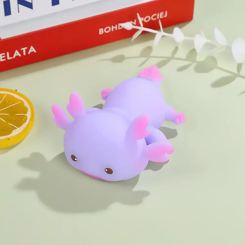 1/4 Stück Axolotl Quetschball Niedlicher Fisch Entspannender Cartoon Antistress Squishy Stressabbau Langsam aufsteigend für Erwachsene Jungen Mädchen Stretch-Spielzeug