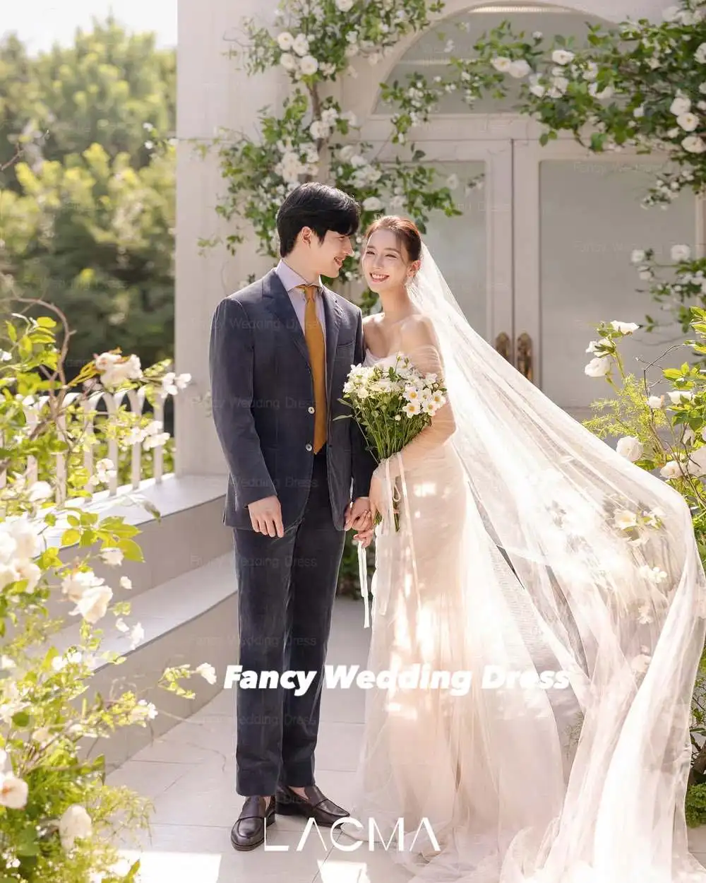 Ausgefallenes, anmutiges Meerjungfrau-Hochzeitskleid mit Falten, V-Ausschnitt, elastisches Satin-Abendkleid, elastisches Satin-Reißverschluss-Korsett nach Maß