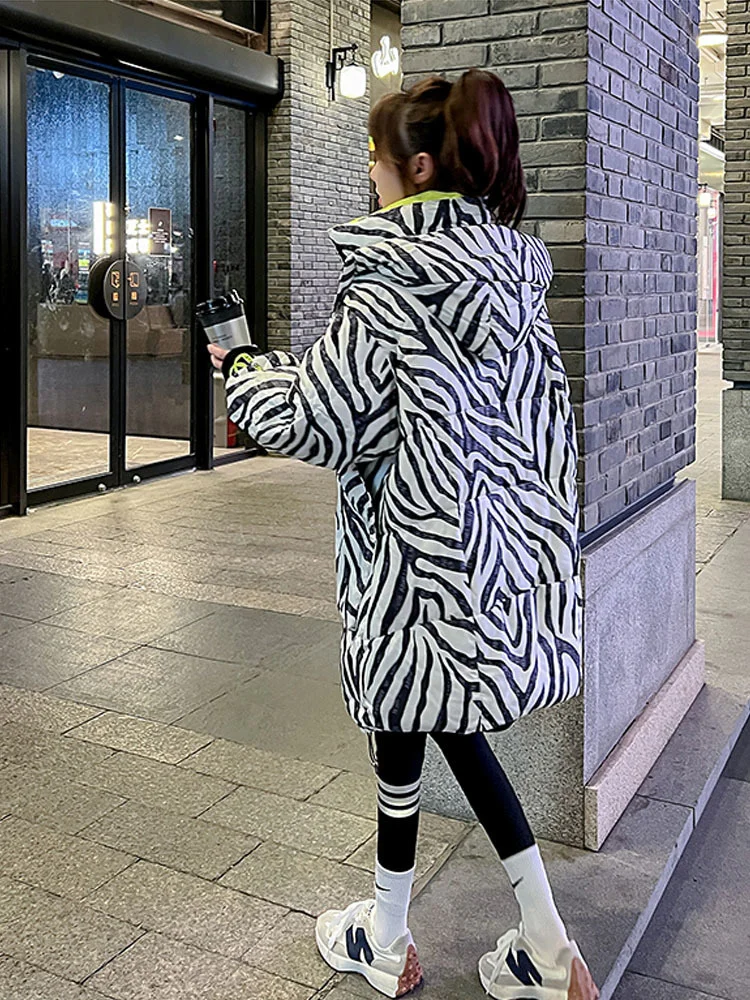 Chaqueta con capucha de manga larga para mujer, abrigo grueso y cálido con estampado de cebra y pato blanco brillante, ropa de calle para invierno