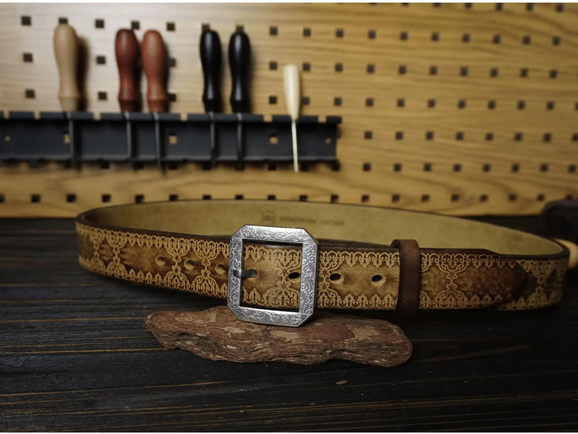 Men's Thickened 6MM Bison Leather Belt with Engraved Pattern and Stainless Steel Buckle Genuine Leather Practical Cowhide Belt