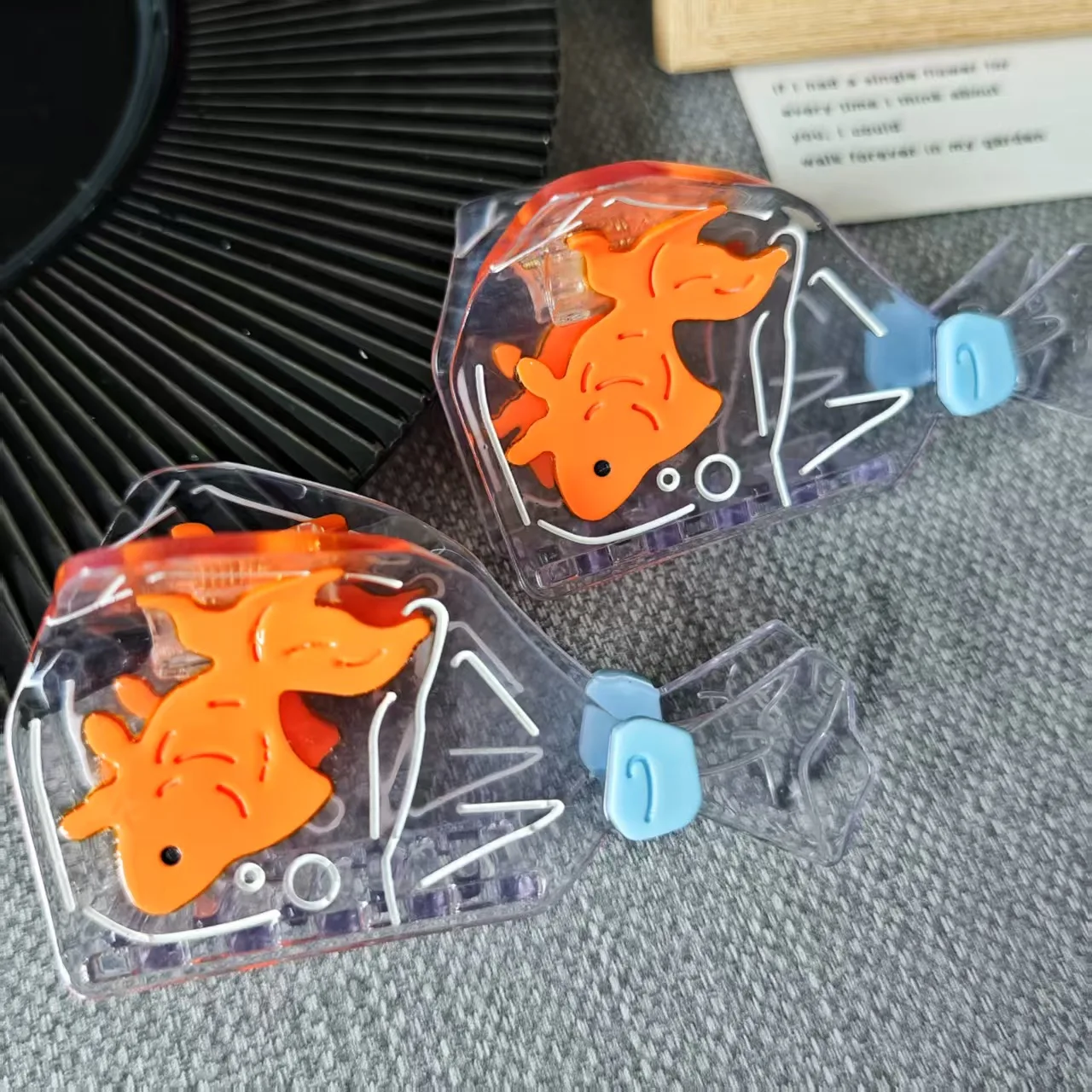 تصميم صغير متخصص لطيف خزان الأسماك كليب ذهبية واضحة وشفافة خلات مشبك شعر Ins الراقية المرأة نصف مربوط مشبك شعر