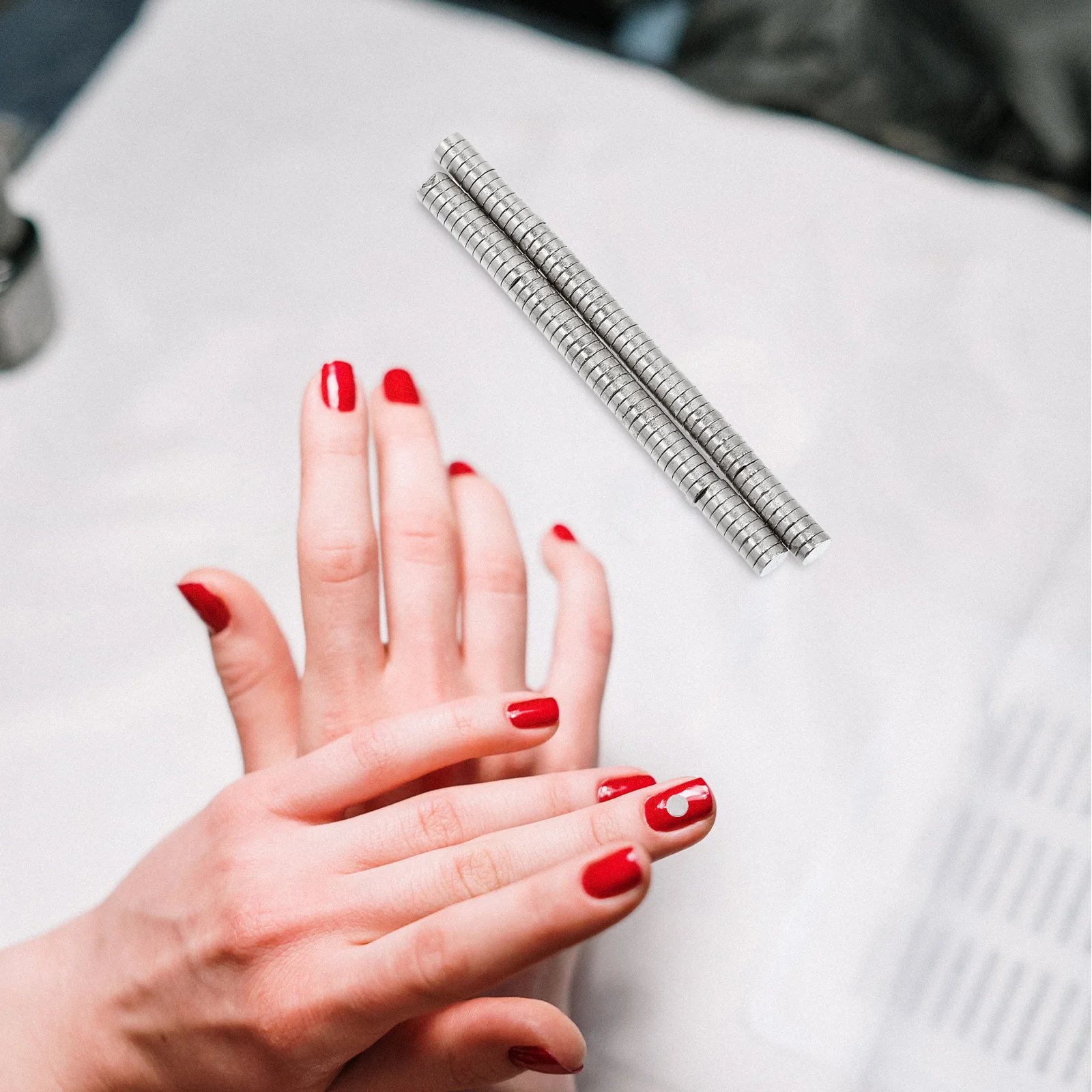 100 قطعة من البلاستيك جبل مغناطيس صغير لمسمار الفن لتقوم بها بنفسك مانيكير مسمار مغناطيس صغير مجموعة أدوات مغناطيسية ملحق مجموعة ديكور