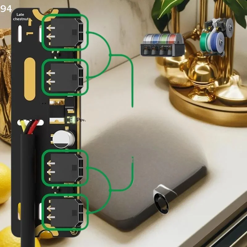 

4-портовый концентратор расширения с защитой сигналов питания для аксессуаров для 3D-принтеров всех серий Bambu Lab