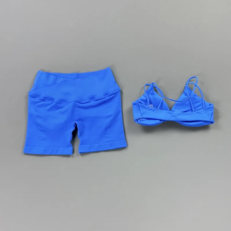Sexy Yoga-Set: Neckholder-BH & Cross-Waist-Shorts mit Po-Lifting und Bauchkontrolle – Gym-Fitness-Shorts-Leggings-Set – Detail 8