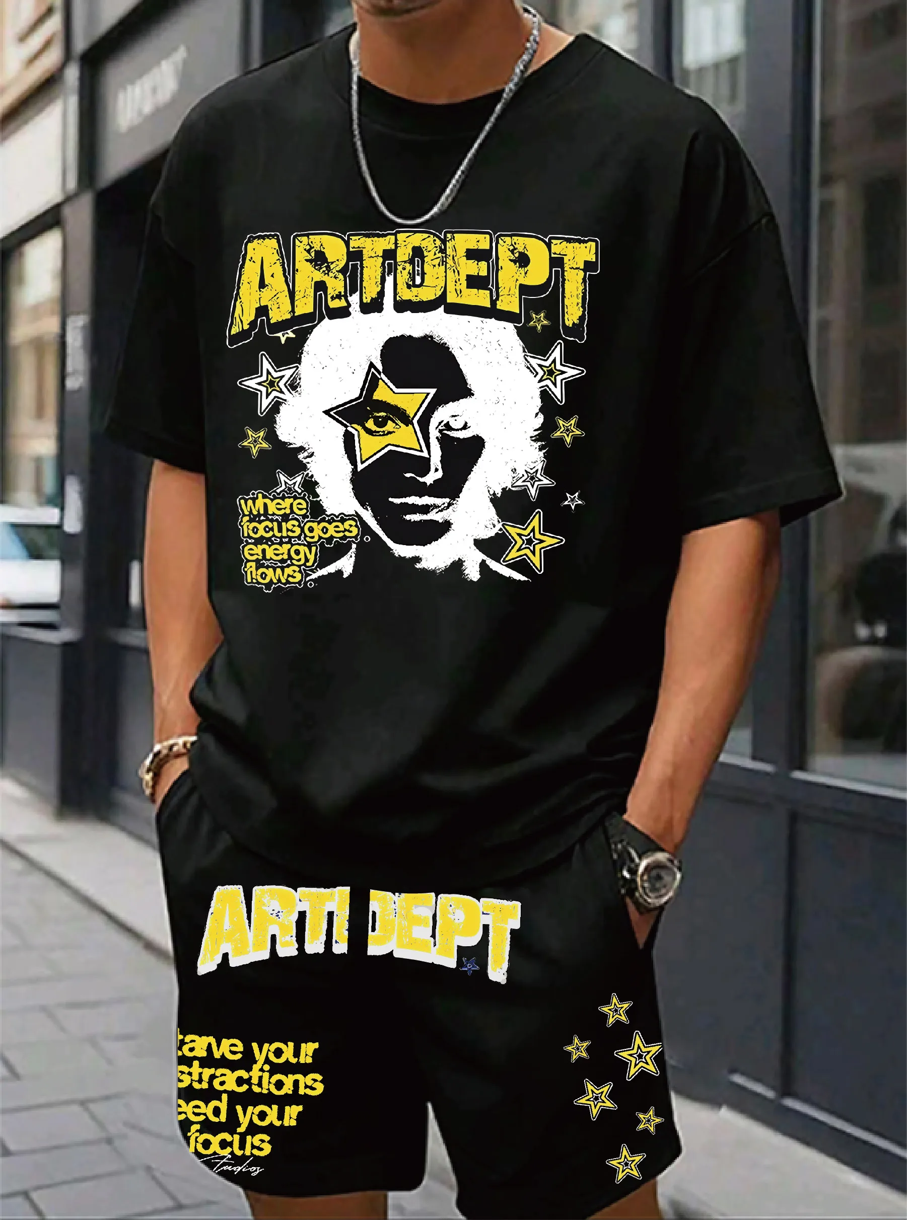 

Trendy round neck white T-shirt Yellow stars and artistic text prints Suitable for street leisure