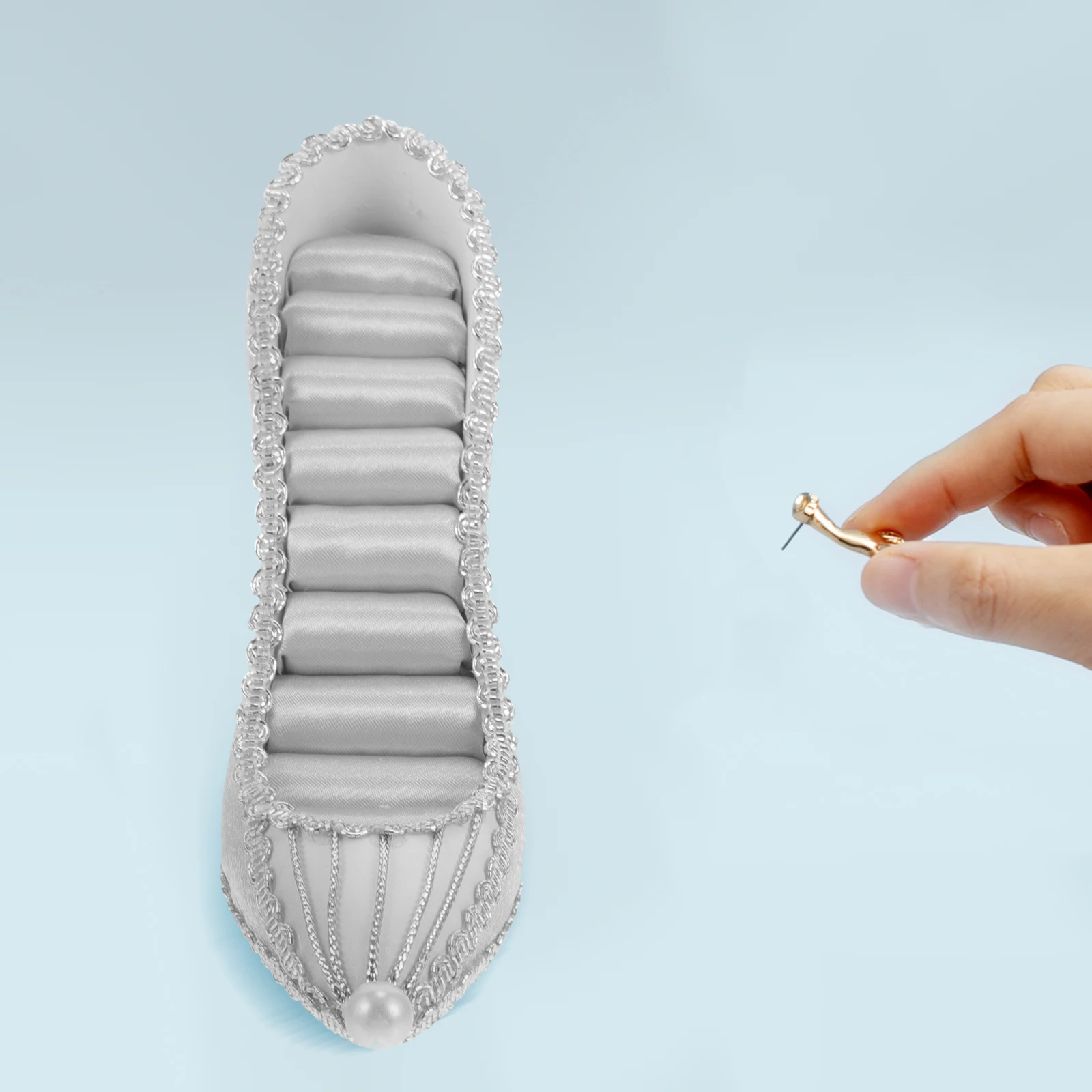 حامل عرض مجوهرات للأحذية بكعب عالٍ، منظم حلقي أنيق، حامل مجوهرات مدمج للأقراط والقلائد والأساور لتزيين المكتب