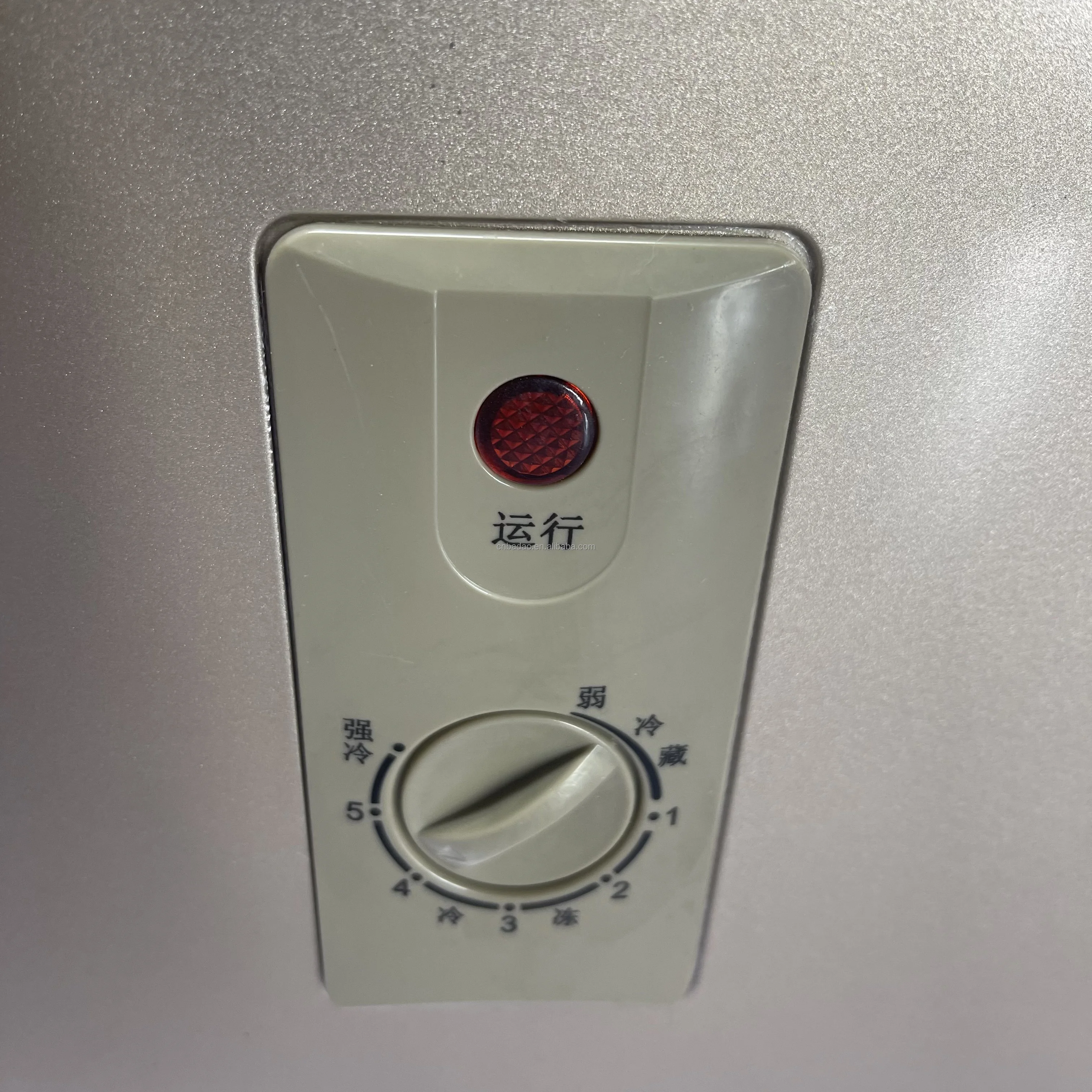Heißer Verkauf 136 Liter Open-Top-Einzeltür-Mini-Gefrierschrank für Zuhause, Gefrierschrank, Kühlschrank, kleiner Gefrierschrank