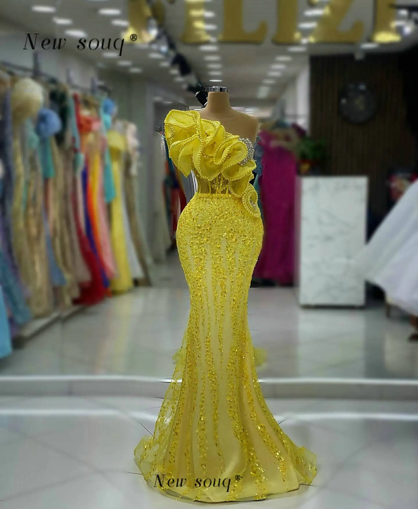 

2024 Long Yellow Ruffles Mermaid Evening Gowns Pearls Beaded Stones Formal Occasion Elegant Wedding Party Dresses Custom Made