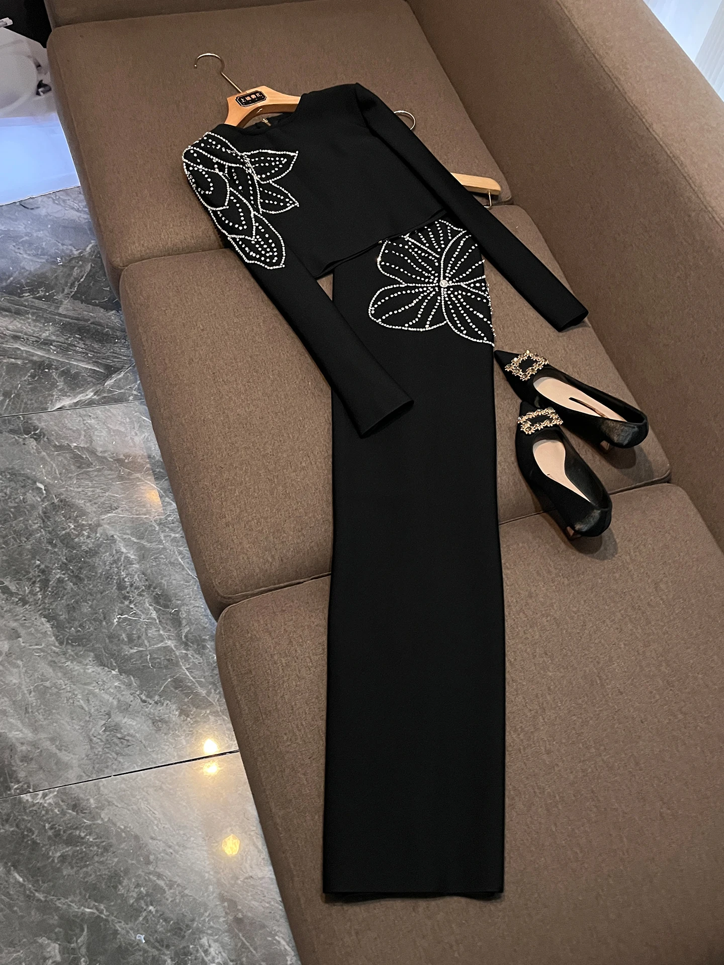 

Elegant Diamond Decorated High Waist Long Sleeve Women's Skirt Set Summer 2026 Fashionable Luxury Two-Piece Ensemble