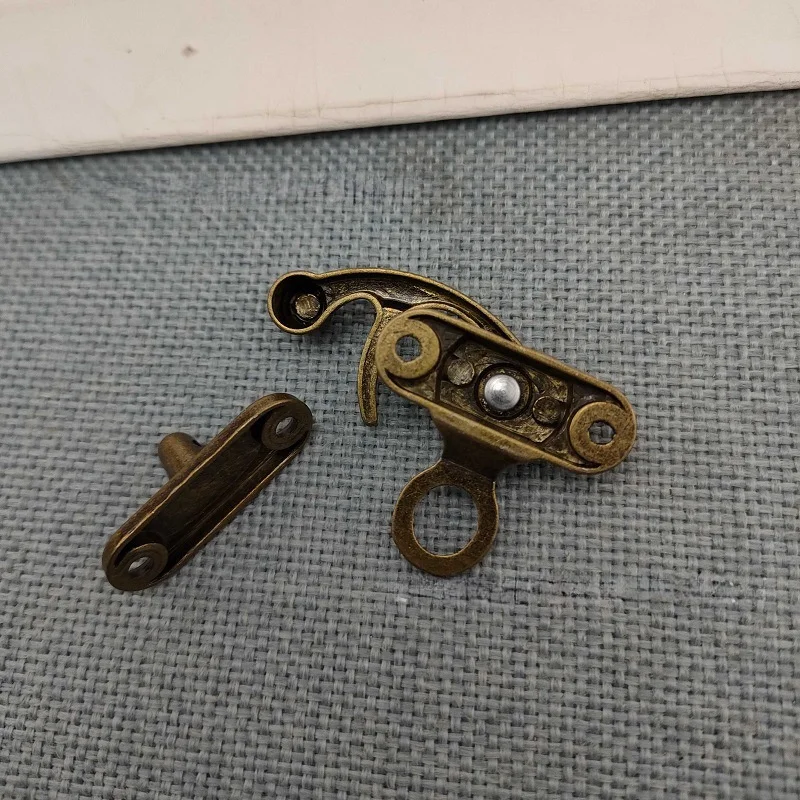 2Pcs Lock Catch Box Lock Buckle with Ring Lock Horns Buckle with Plug Wooden Box Gift Box Packaging Buckle Lock Retro Buckle