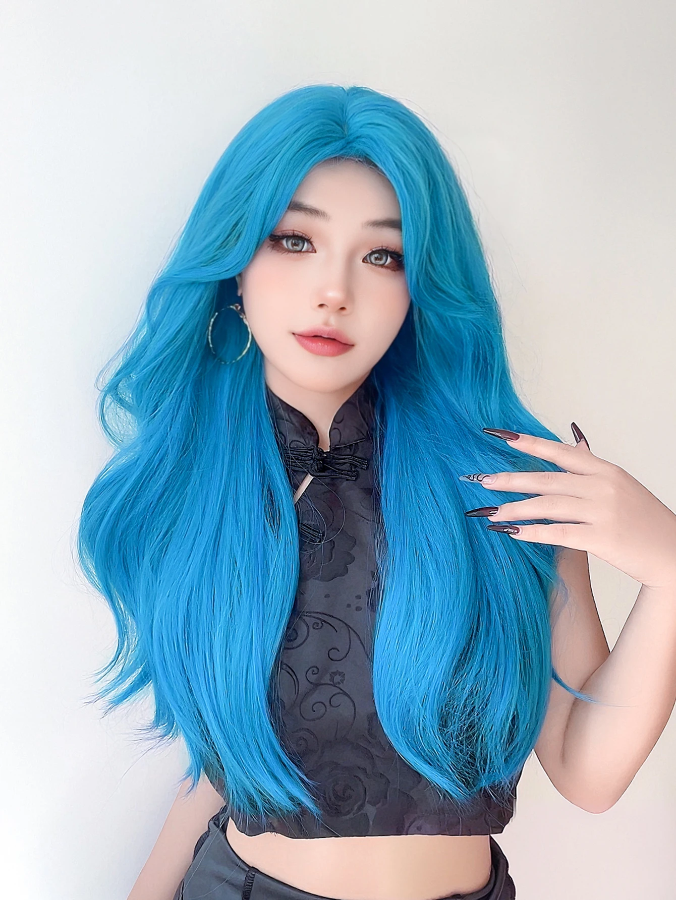 Parrucche sintetiche di colore blu mare da 26 pollici parrucca di capelli ondulati naturali lunghi della parte centrale per le donne Cosplay Drag Queen Party resistente al calore