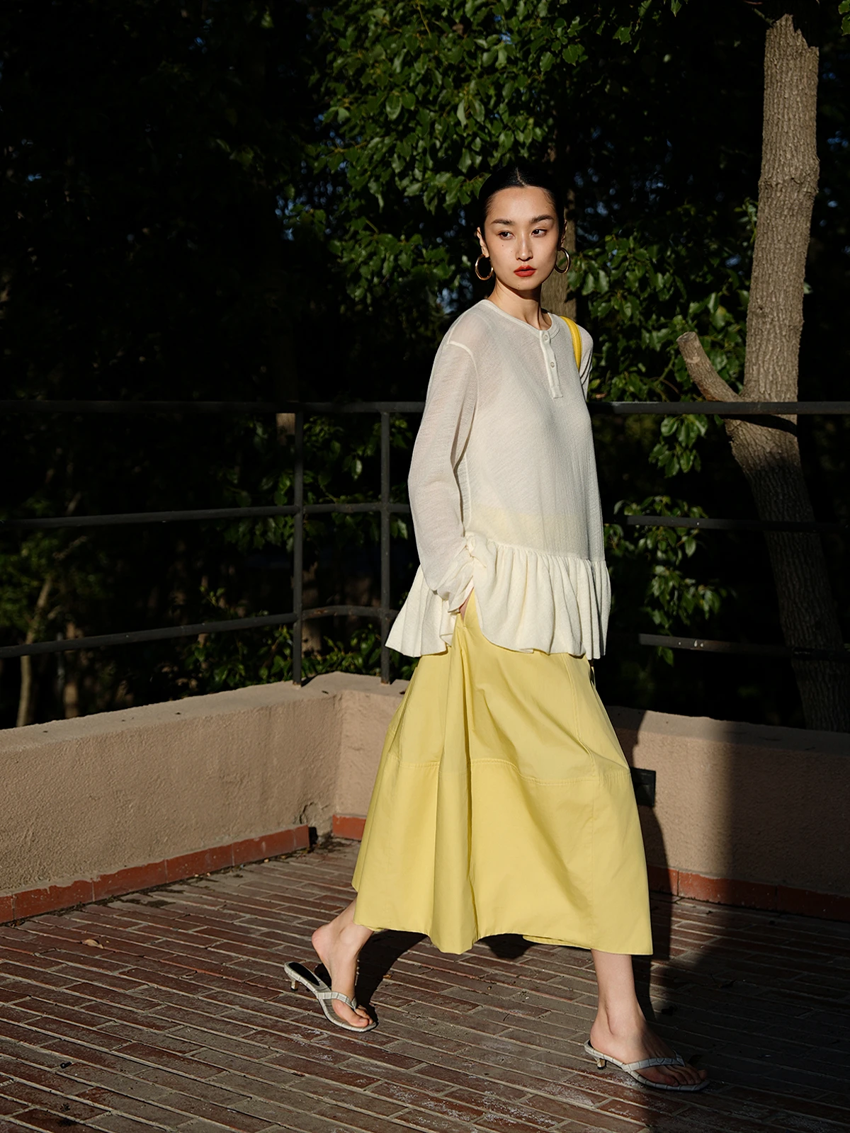 

LemonChen Wool Gauze Henry Collar Balloon Hem Long Sve Top Women's Casual Loose Fit Knittedwear Layering Sle Spring 2026