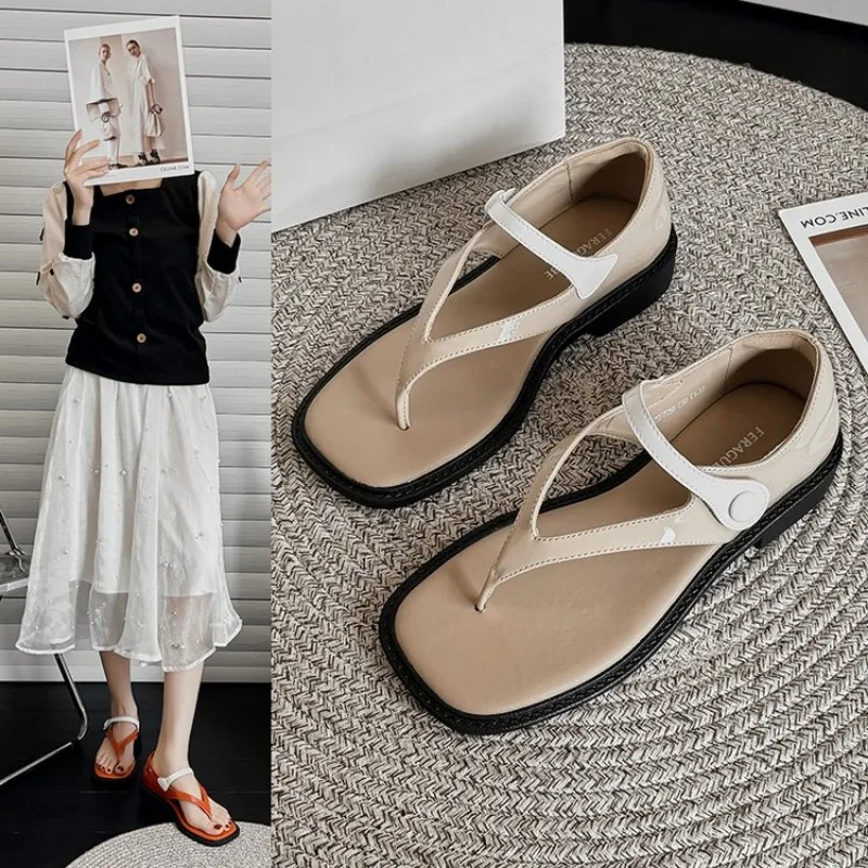 

Sexy Thin Straps Flat Sandals Women 2025 Summer Footwear Chic Metal Square Toe Soft Leather Beach Tr Shoes for Lady Wholesale