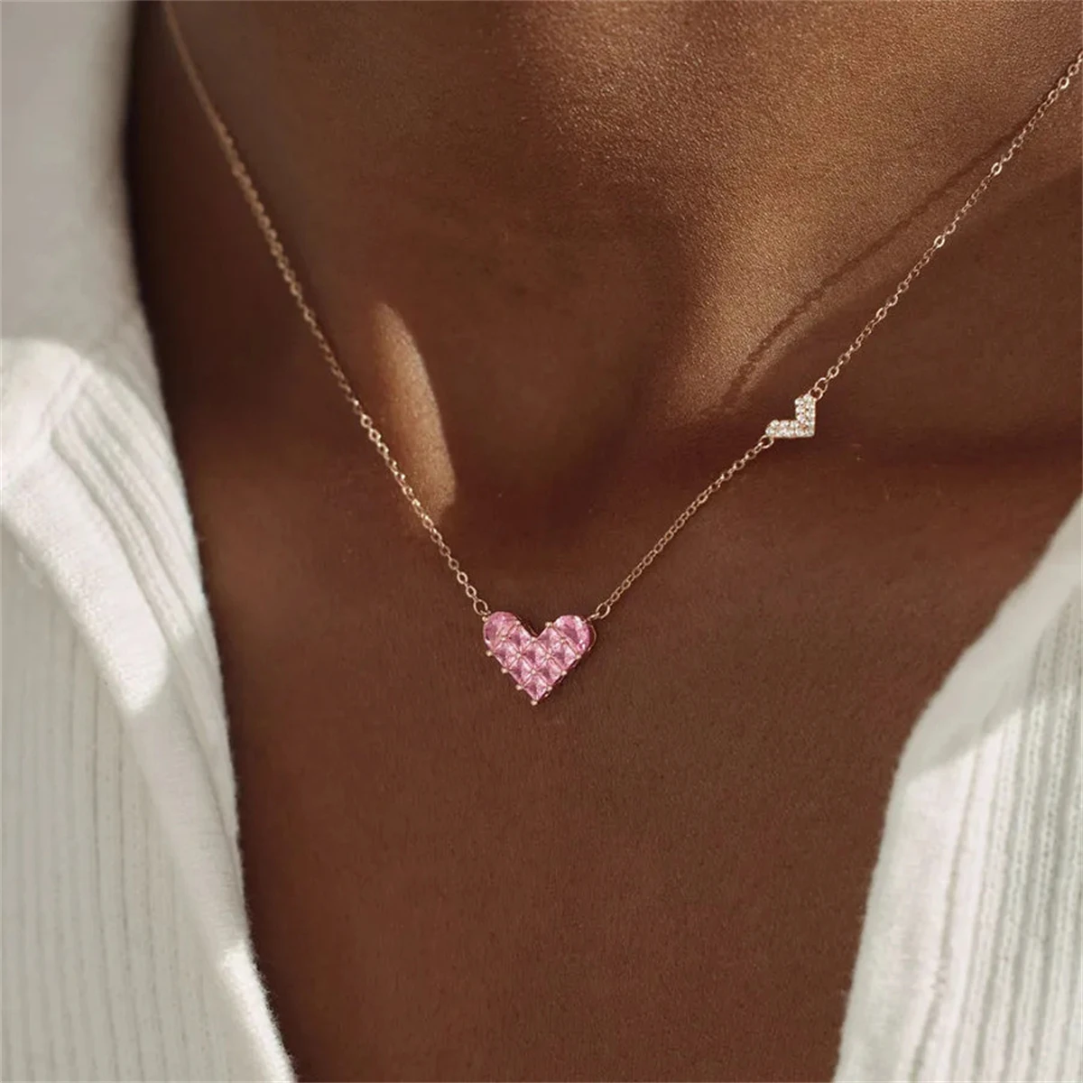 Pink heart-shaped zircon necklace, mother gives daughter holiday gift, plated with real gold for color preservation