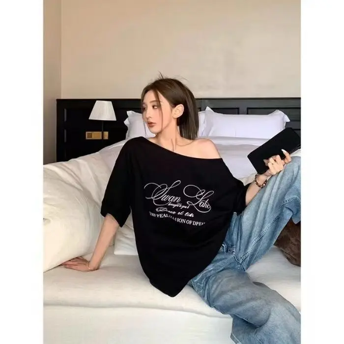 Camisetas con estampado de letras para niñas Y2K, camisetas informales de gran tamaño con un hombro, ropa de moda de verano para mujer, manga corta versátil