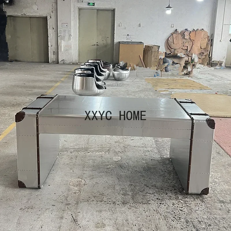 

Подставка для книг из состаренного авиационного алюминия и кожи, в американском индустриальном стиле, антикварная мебель, креативный офисный стол