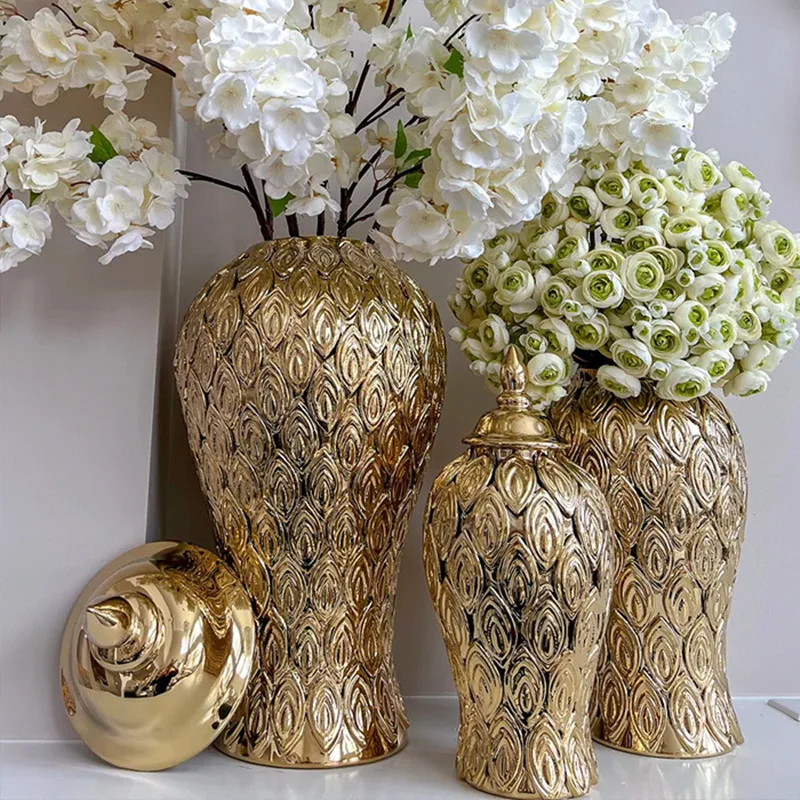 

Gold Ceramic General Vintage Bottle Storage Tank Golden Embossed Ginger Pot Pointed Roof Tank Flower Vase Decorative Ornament