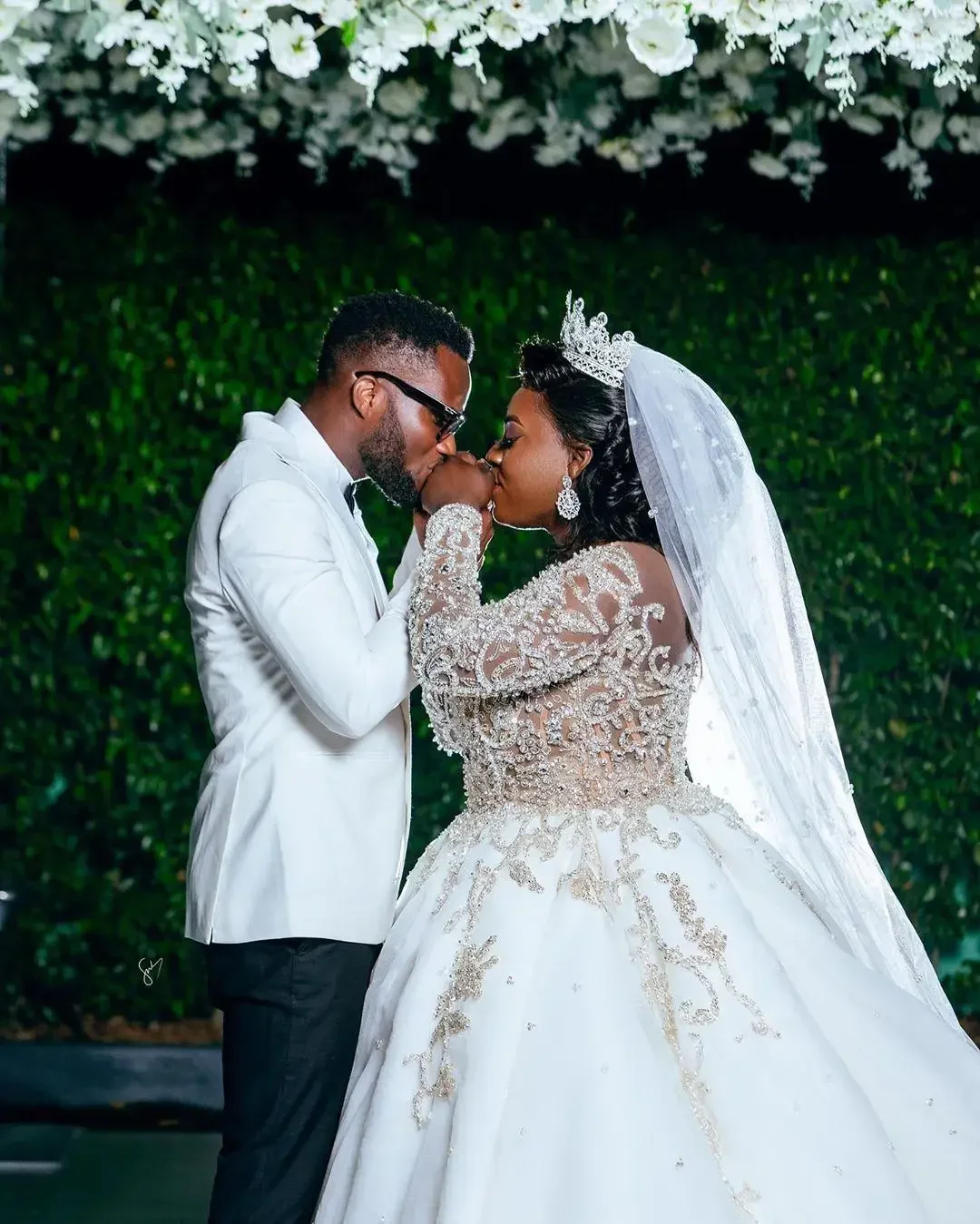 تخصيص زائد حجم الدانتيل مطرز شير الرقبة مثير العربية مخصص الزفاف طويلة الأكمام فساتين الزفاف الجلباب