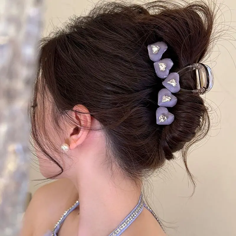 

1pc Korean exquisite heart grabbing clip for women's high-end sense, new temperament hair clip, summer simple shark clip