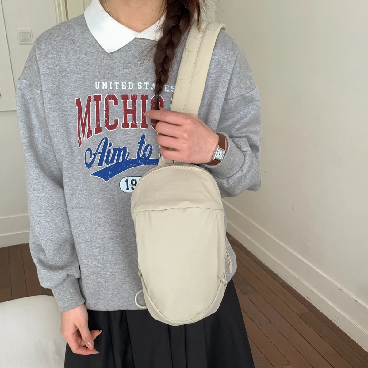 

Chest Bag for Women 2026 New Model Crossbody Bag Small Backpack Summer Lightweight Phone Bag Small Shoulder Bag Mini Sports Bag for Men Students Couples