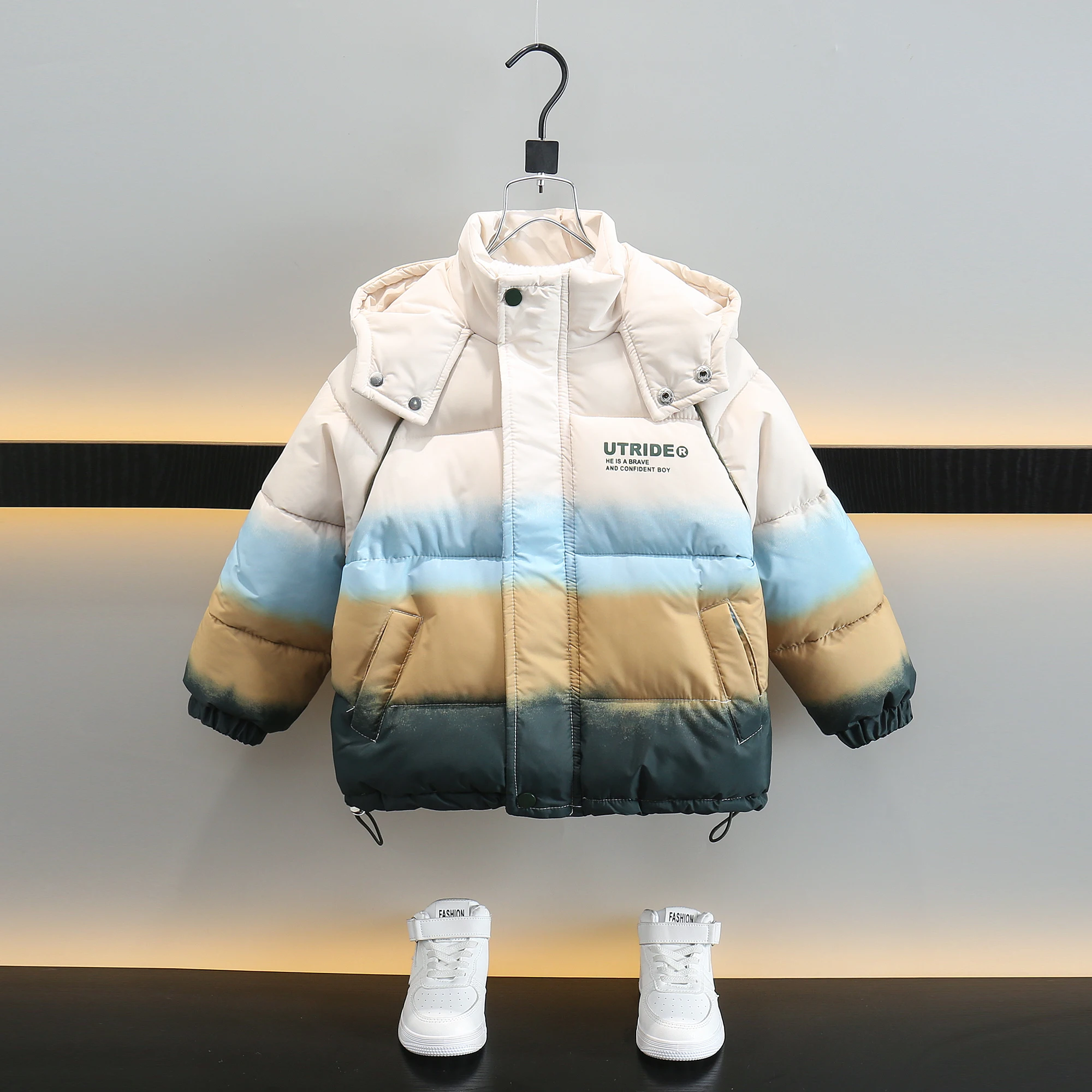 

Утепленная хлопковая куртка для мальчиков, зимняя одежда для малышей, модная детская одежда, водонепроницаемая, однотонная, на молнии, с бархатной подкладкой