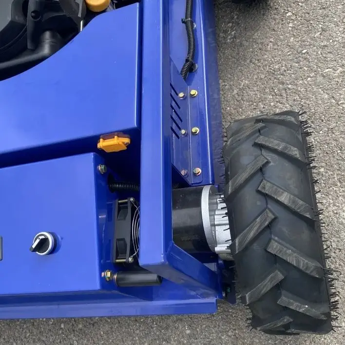 جزازة العشب الآلية 24 فولت قابلة للتخصيص مع جهاز التحكم عن بعد معايير انبعاث اليورو الخامس CE معتمدة لأتمتة حديقة المنزل