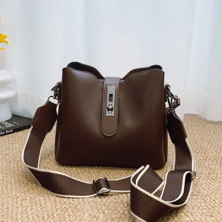 

Wet Dry Separate Diaper Bag Keeps Soiled Diapers And Clothes Away From Clean Items Effectively