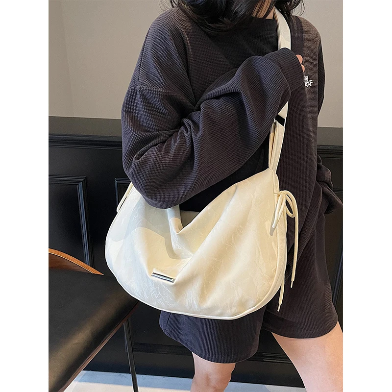 

New spring and summer messenger bag large capacity versatile commuter tote bag soft leather simple strap shoulder bag female