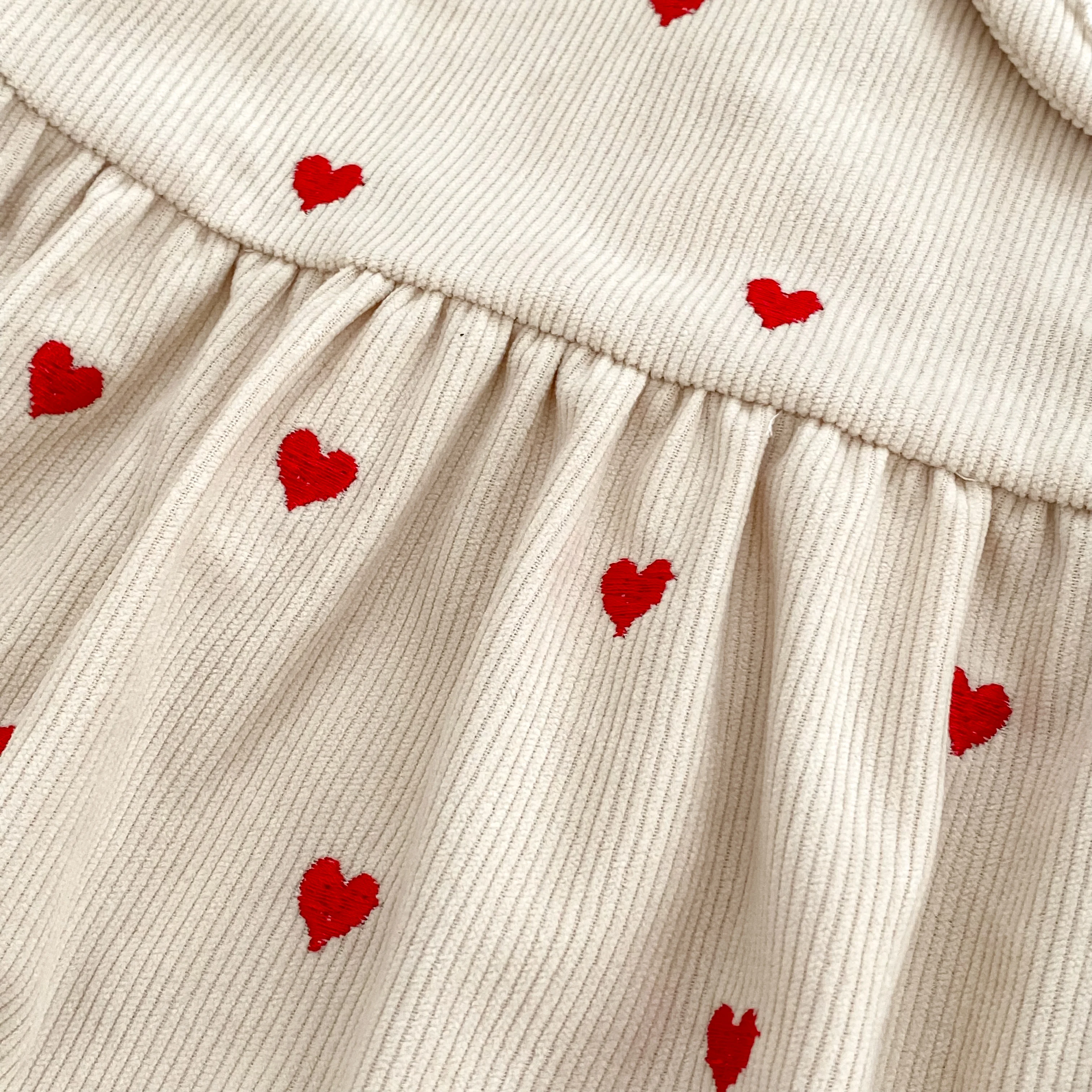 2026 Neuer Koreanischer Stil Baby Mädchen Cord-Bodysuit Rotes Herzmuster Langarm-Strampler Säuglings-Frühlings-Herbst-Kleidung 0-24M – Detail 13