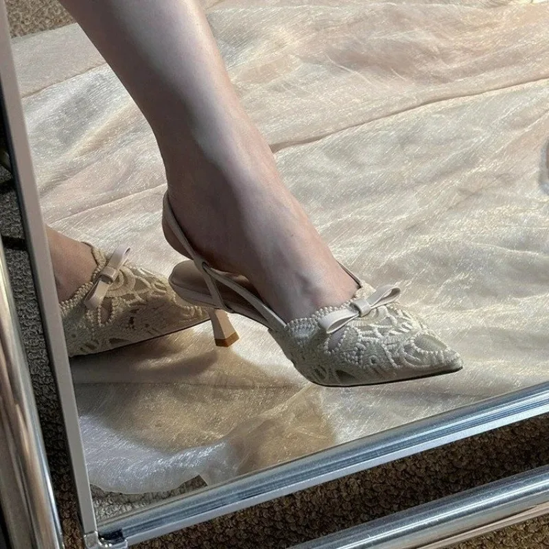 

Fall/Winter 2026 New French Lace Cutout Heels Stiletto Pointed Toe Wrapped Toe Sandals New Chinese Single Shoes