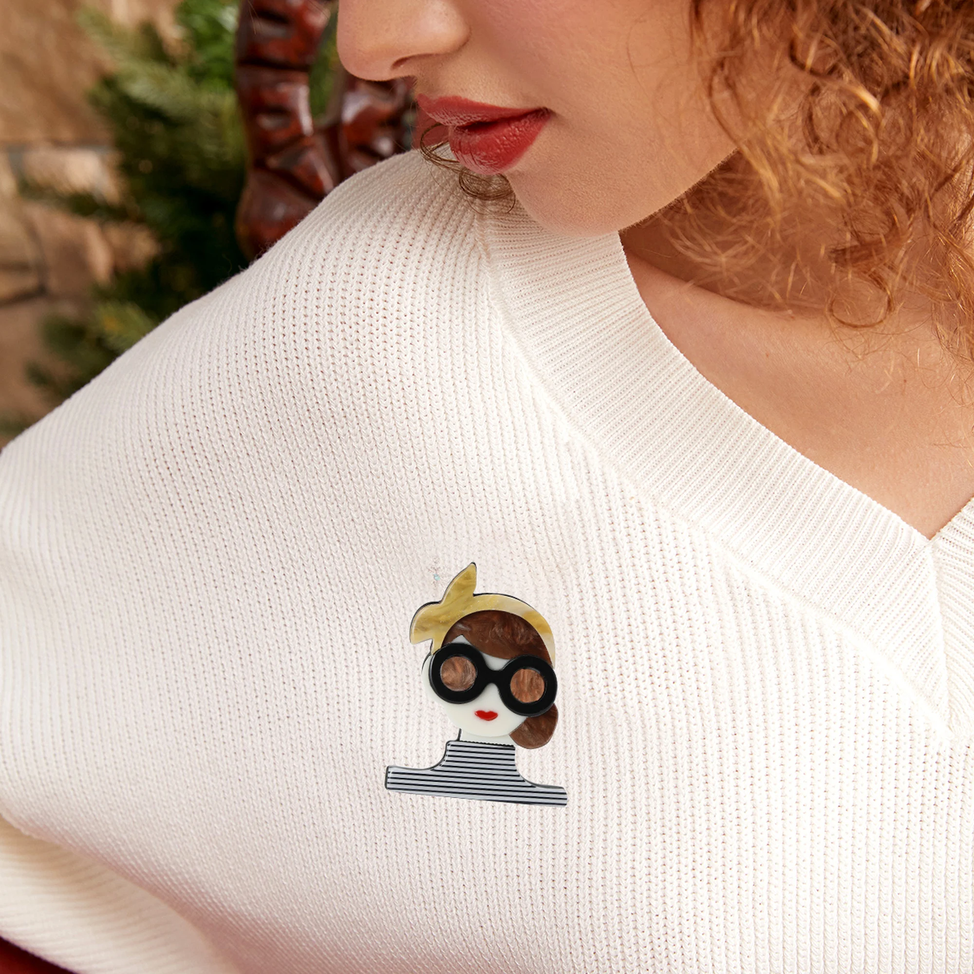 

Fashion Acrylic Lady Brooch for Women Figure Pin Character Lapel Pins Keychain Event Party Gifts Jewelry Decoration Accessories