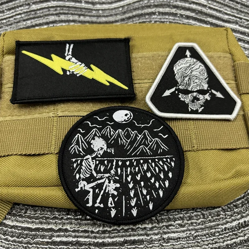 Lightning Skull Badge Death Warning Embroidery Patch Outdoor Adventure Wildman Hook and Loop Military Tactics Backpack Stickers