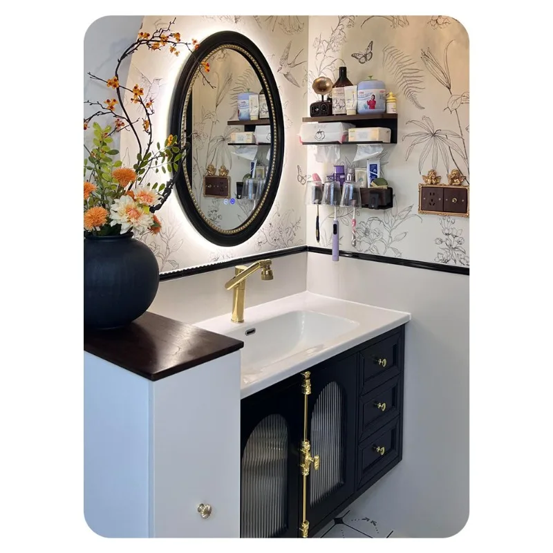 

Комплект мебели для ванной комнаты: тумба с интегрированной керамической раковиной, тумба под умывальник.