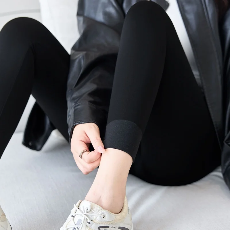 Pantaloni da yoga Donne di alta qualità Colori dritti Peluche ad asciugatura rapida Donna-Solido Autunno Ragazza Sette piedi Luminoso Scolpire Coscia bassa