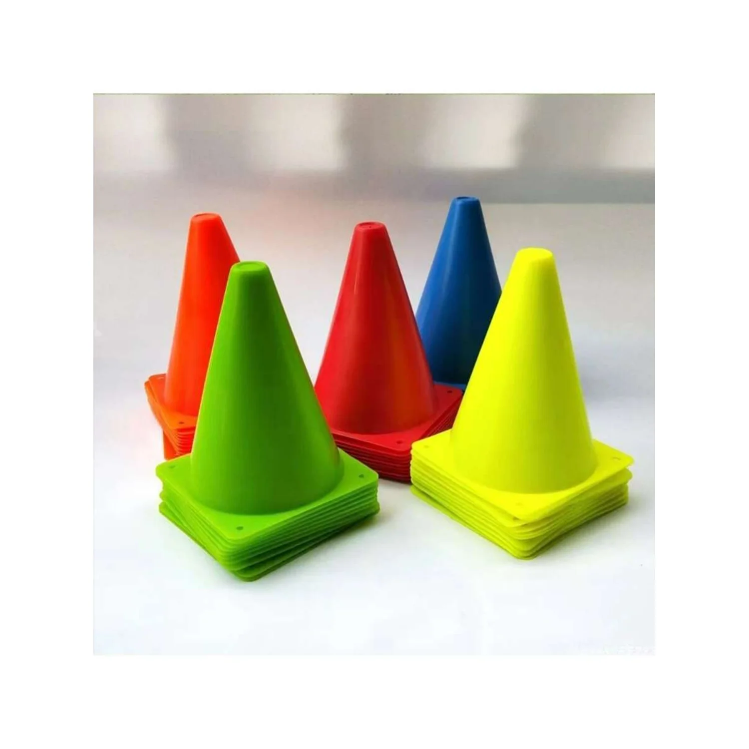 Equipamento de treinamento para basquete infantil, incluindo triângulos de obstáculos, cones, cones em forma de chifre, discos para futebol e mar
