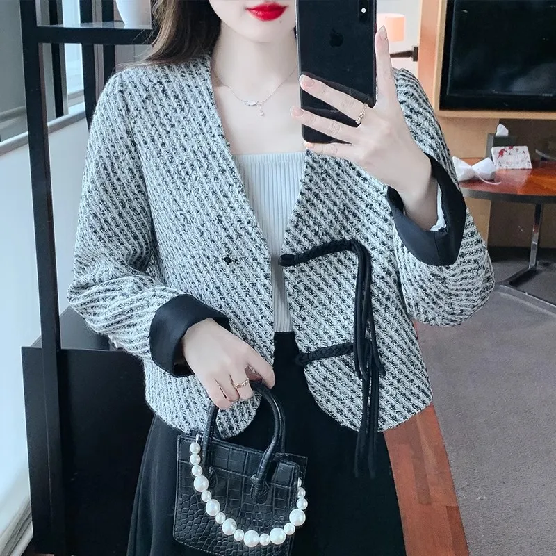Coarse Tweed Fragrant Jacket Trend New Buckle AutumnWinter 2023 Female Jackets  Elegant Chaquetas image 4