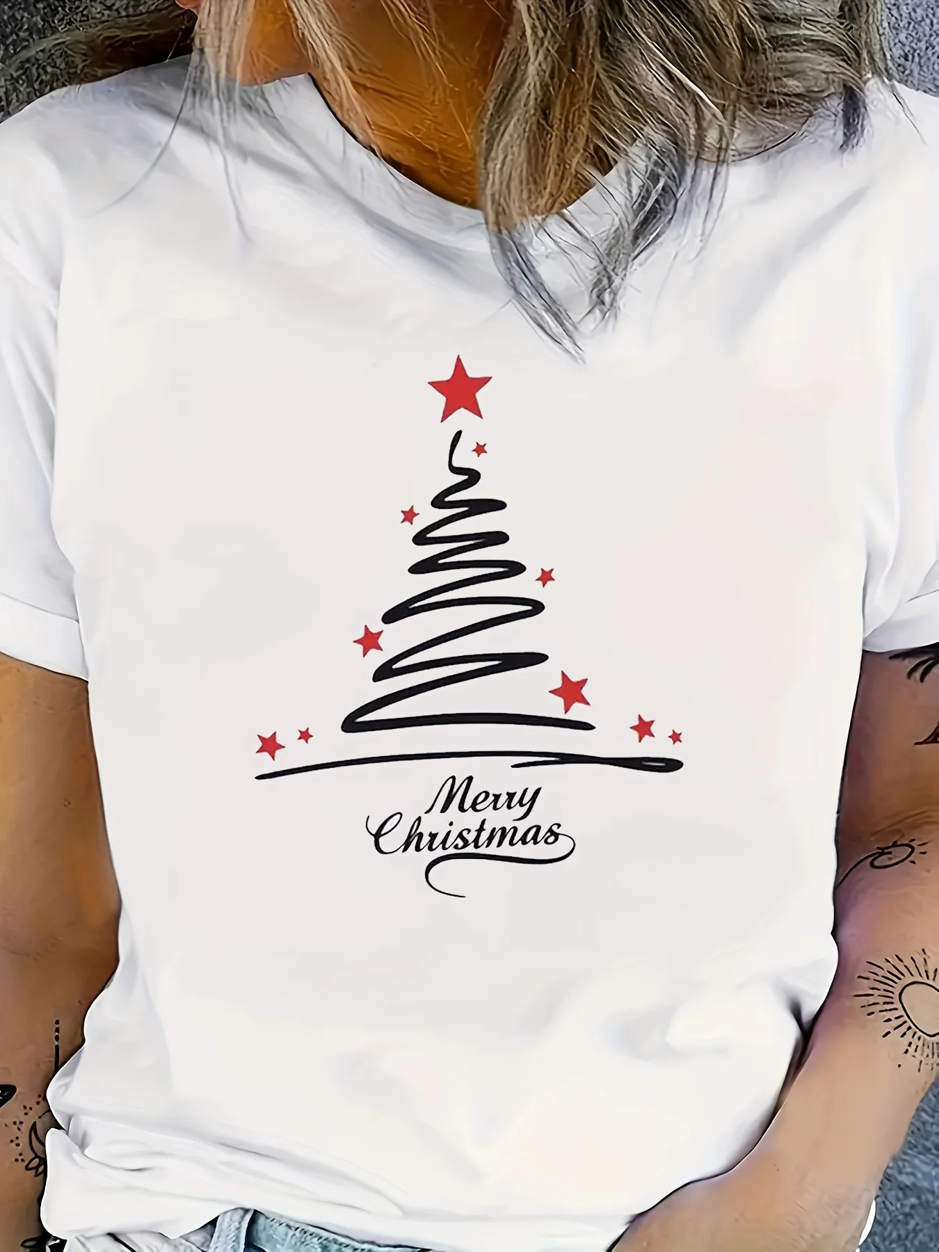 

Женская футболка с рисунком «Рождественская елка» с красными звездами и сценариями «Счастливого Рождества» в стиле Харадзюку, повседневная эстетичная одежда с короткими рукавами