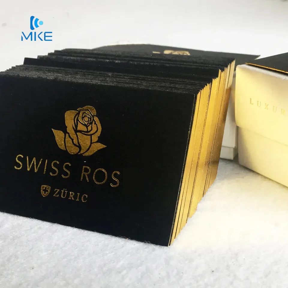 أزياء بطاقة دعوة الزفاف ورقة الأسود والذهبي