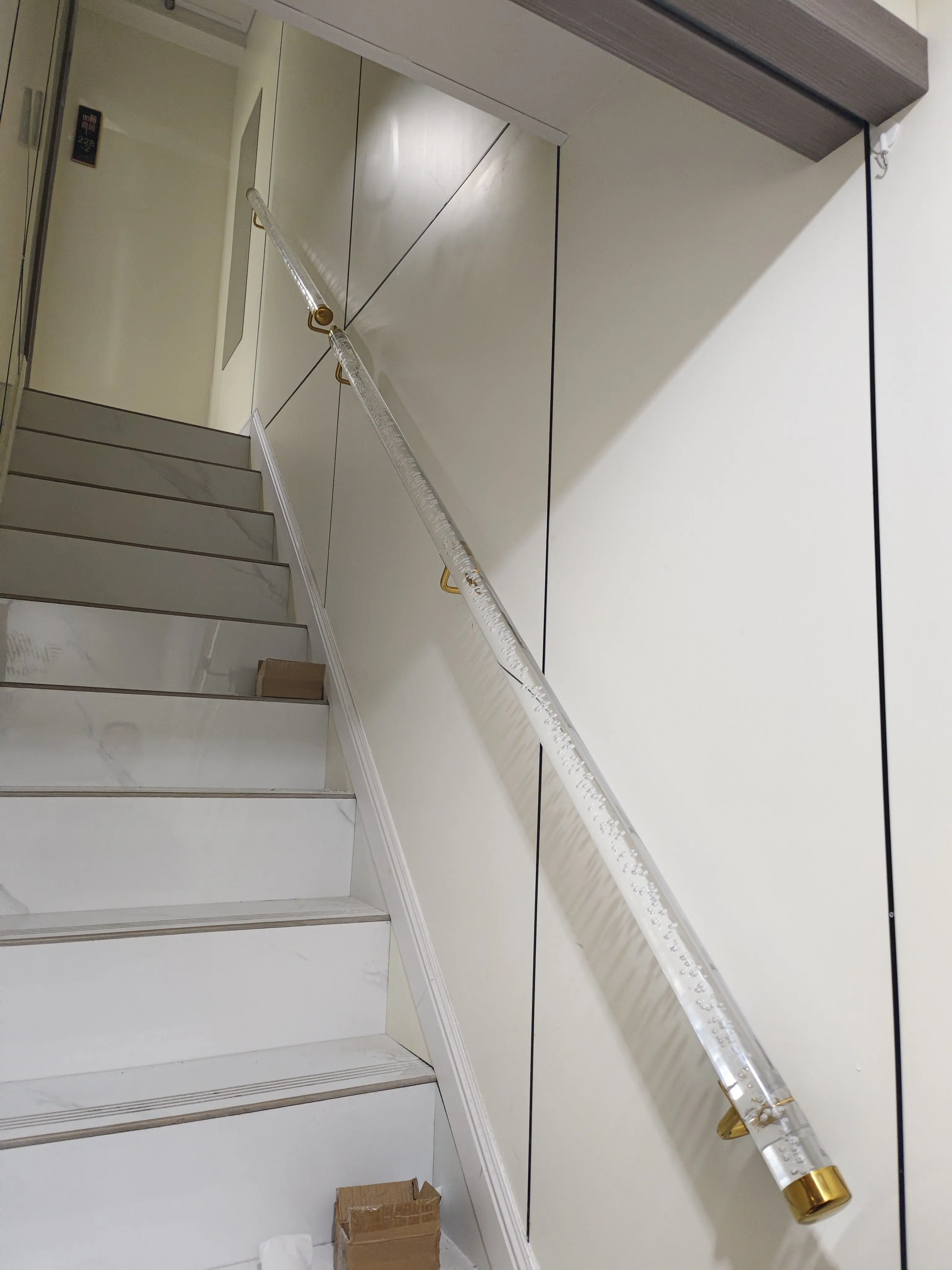 Luxury Crystal Acrylic Staircase Handrail Kit with Anti-Slip Features And Wall Mount Brackets Home Villa High-End Customization