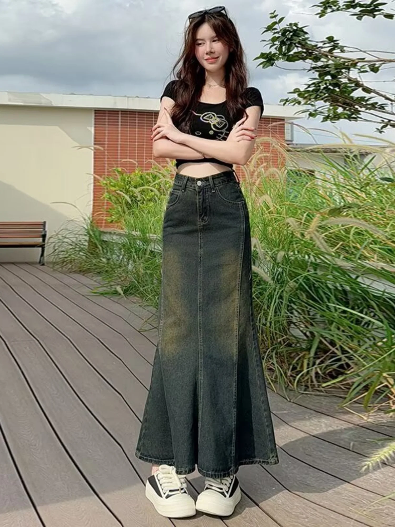 Women's Vintage Washed Denim Mermaid Maxi Skirt High Waist Gradient Fishtail Jean Skirt Black Grey view 3