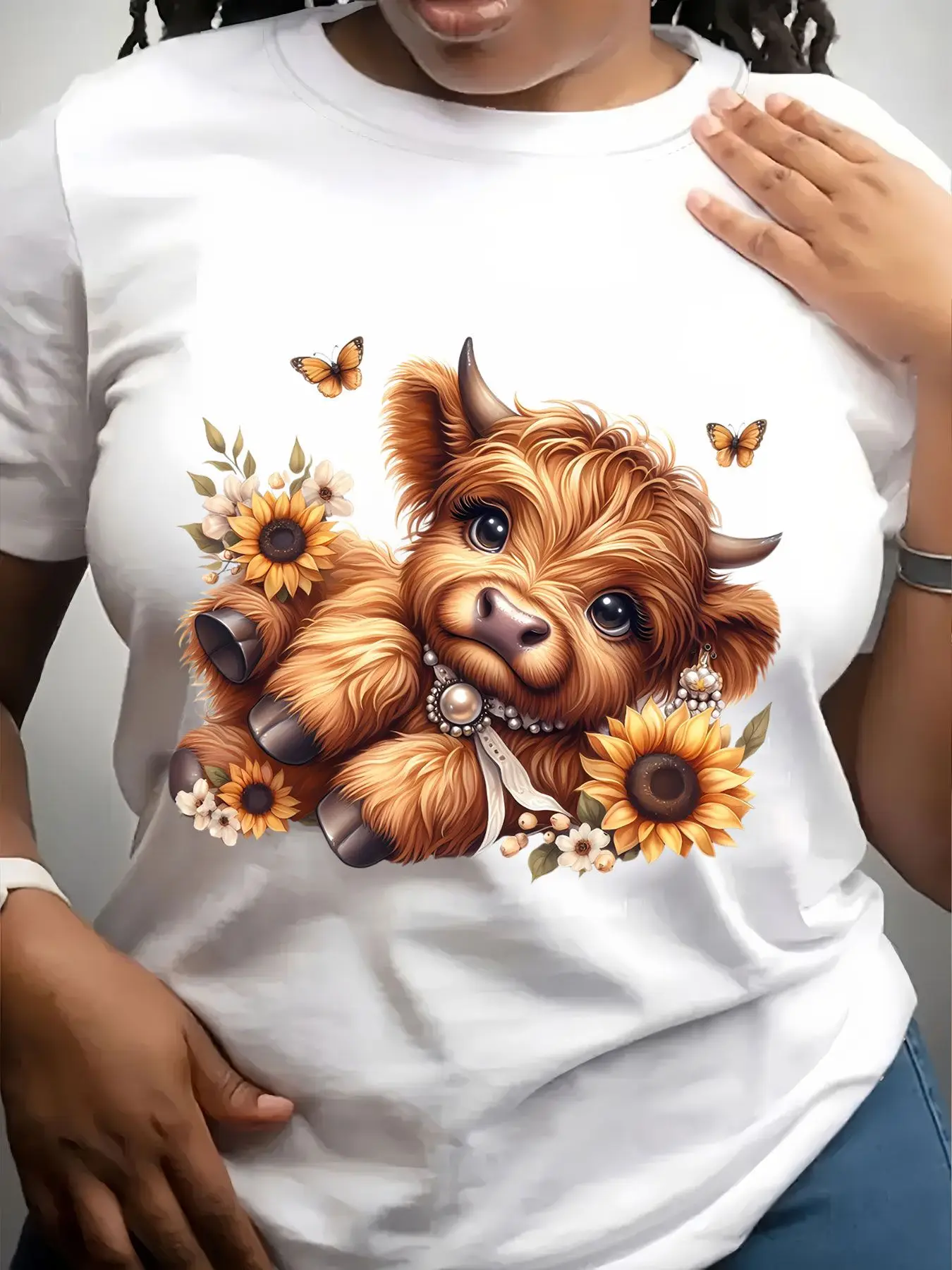 Women's Trendy Crew Neck T-Shirt Cute Highland Calf with Sunflowers Suitable for Casual Sportswear