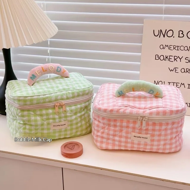 Korean Style Cute Checkered Cotton Cloth Makeup Box for Women, Large Capacity Storage Bag, Portable Travel Handheld Wash Bag