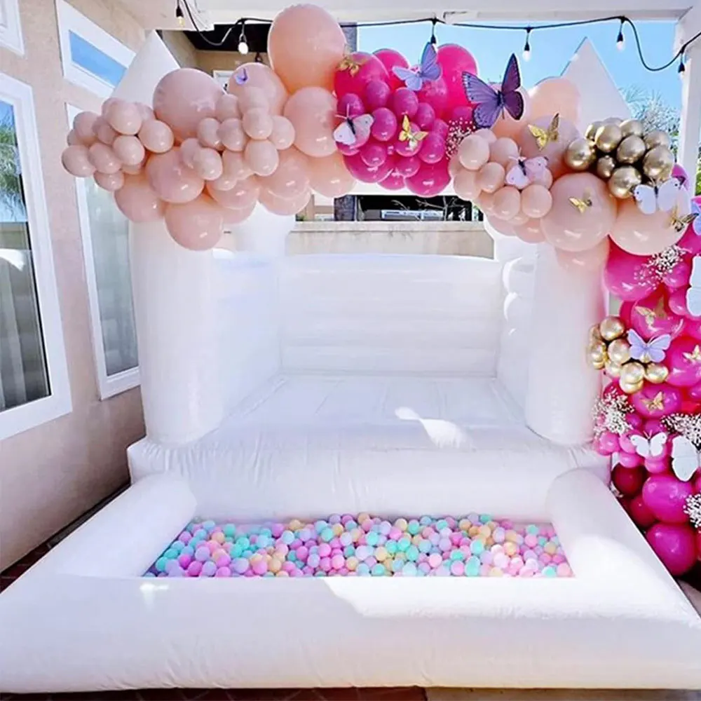 Commercieel opblaasbaar wit springkasteel met ballenbak voor kinderen