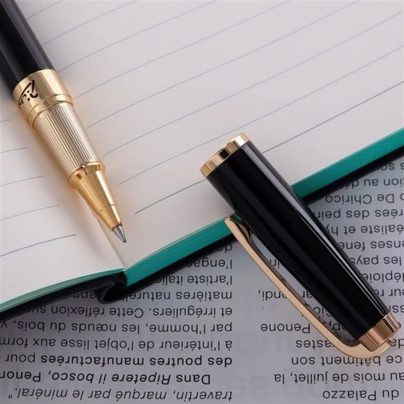 قلم حبر A+ Picasso 918 Dreamy Polka مع عبوة حبر أسود مع مشبك ذهبي وفضي