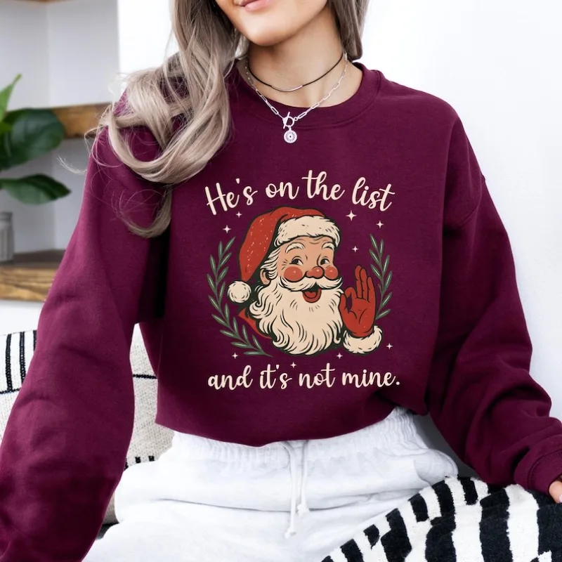 

Толстовка Santa He's on The List, забавный рождественский круглый вырез, уютный праздничный пуловер Санта-Клауса, рождественская рубашка в стиле ретро, милый праздничный свитер