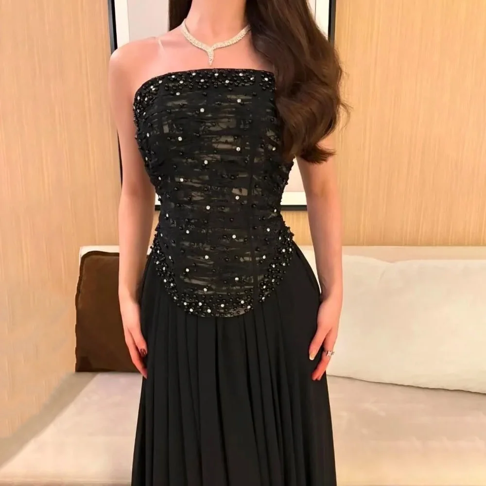 Abito da ballo senza maniche elegante senza spalline personalizzato con affascinante abito da sera formale con perline a trapezio con lacci per la festa