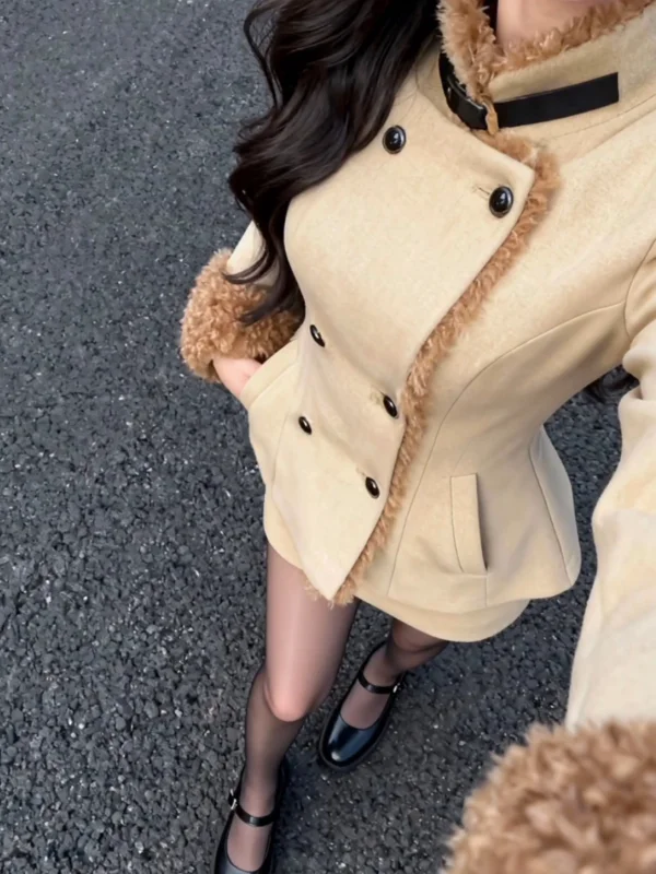 British Style Faux Fur And Leather One-Piece Waist-Cinching Double-Breasted Vintage Windbreaker Skirt Set for Women